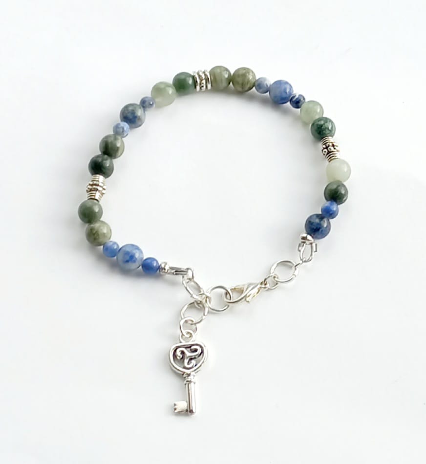 Pulsera de piedra lunar azul y cuentas de jade